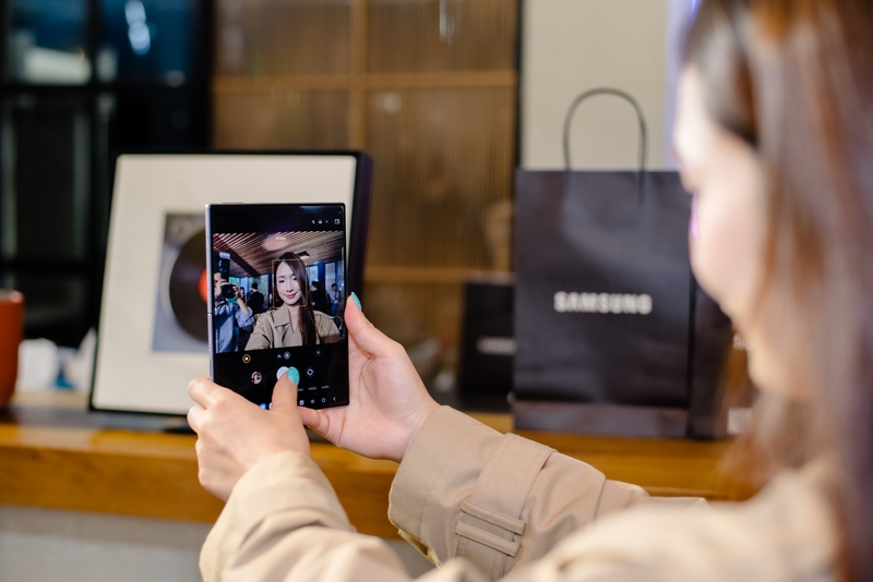 Trên tay Samsung Galaxy Z Fold8 - 14