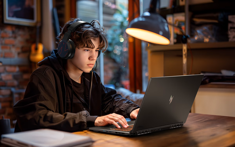 Đánh giá Acer Nitro V 17 AI 6.png