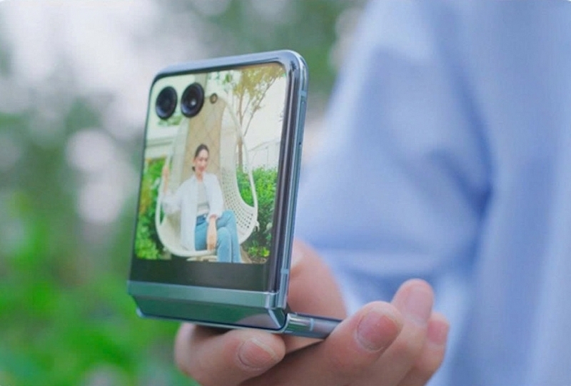 Đánh giá Motorola Razr 40 Ultra ảnh 3