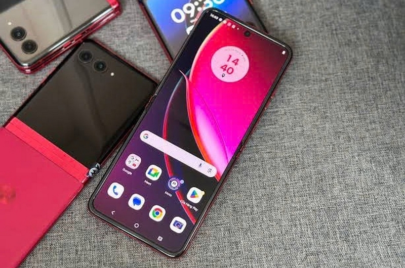 Đánh giá Motorola Razr 40 ảnh 2