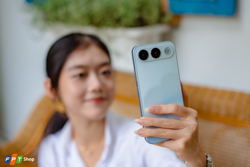 camera selfie 50 MP với góc nhìn siêu rộng 100° FOV và hỗ trợ tự động lấy nét AF