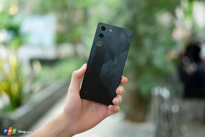 RedMagic 10 Pro thực sự là một tác phẩm nghệ thuật dành cho game thủ