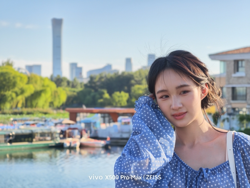Tông màu thể hiện ánh sáng ấm khá đẹp