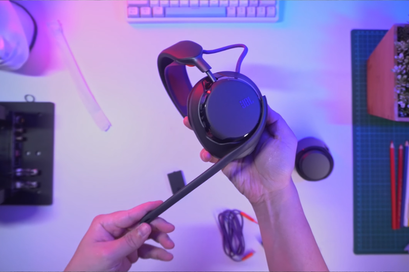 Đánh giá tai nghe JBL Quantum 950 1.png