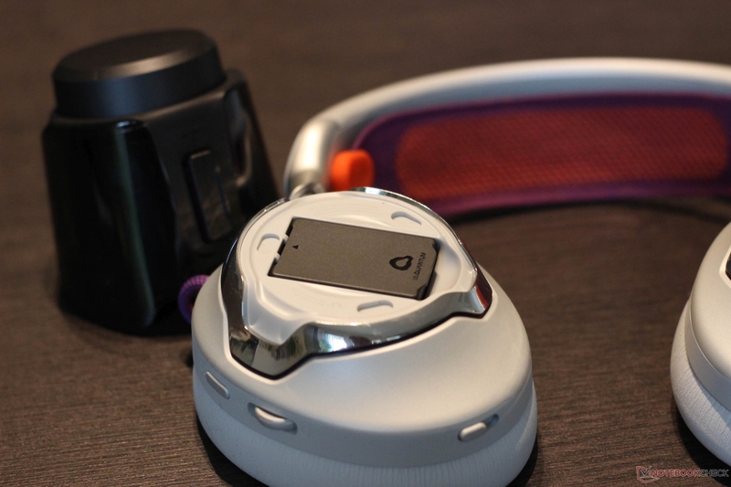 Đánh giá tai nghe JBL Quantum 950 2.jpg