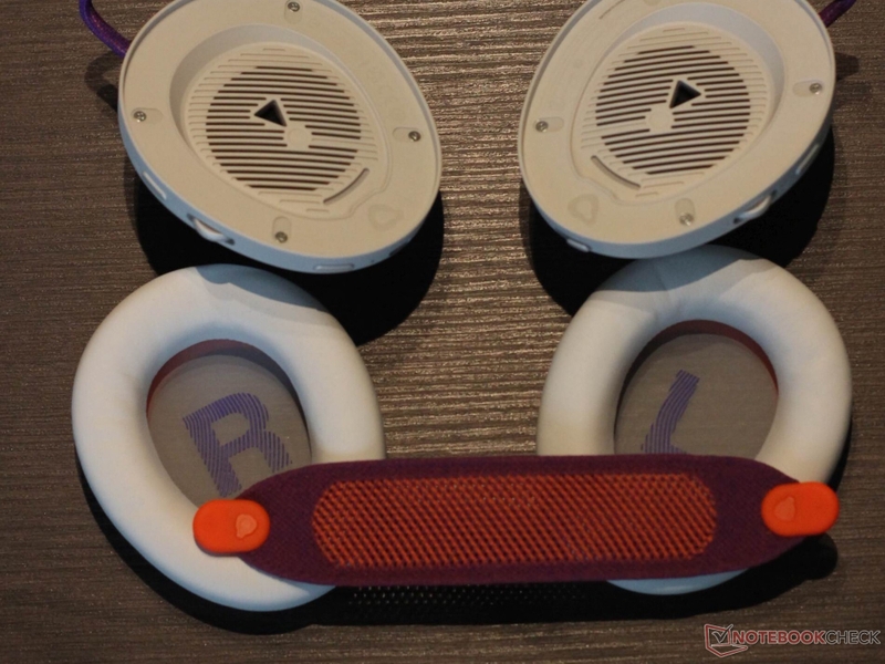 Đánh giá tai nghe JBL Quantum 950 4.jpg