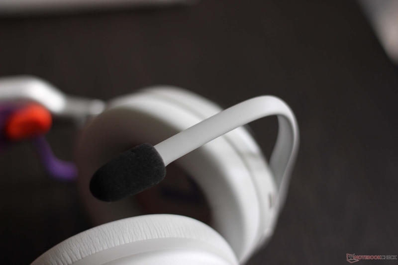 Đánh giá tai nghe JBL Quantum 950 5.jpg