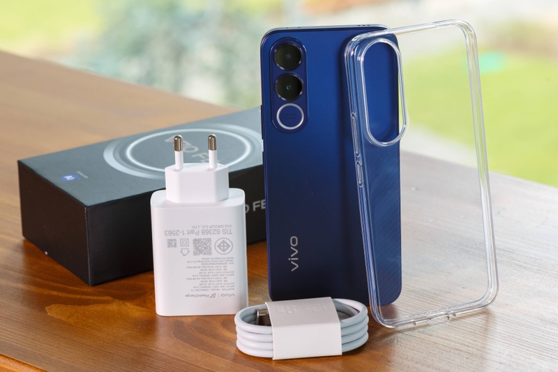Đánh giá vivo v70 fe 1.jpg