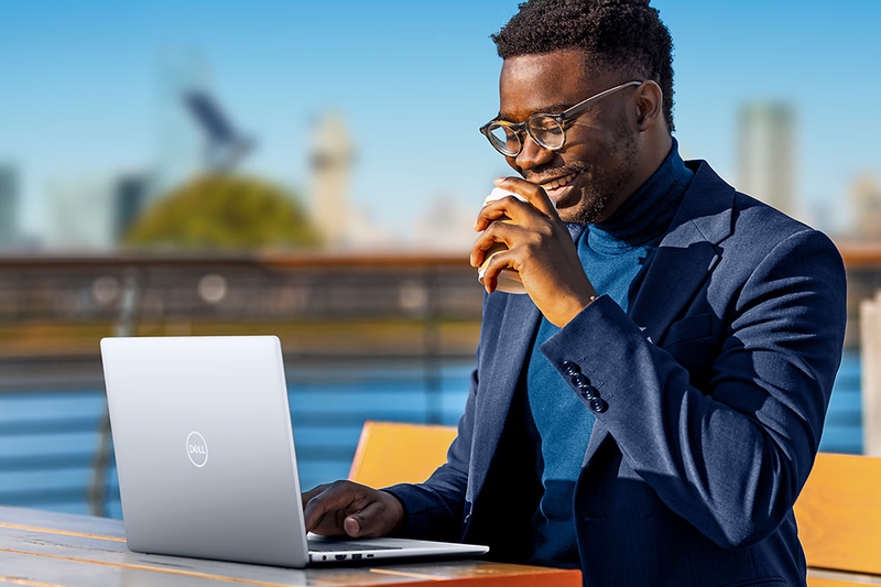 Dell Inspiron 14 5440 sở hữu thiết kế hiện đại với vỏ ngoài được làm từ chất liệu nhôm cao cấp