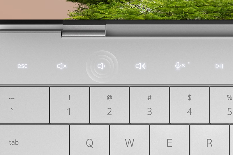 XPS 13 9340 sở hữu thiết kế bàn phím độc đáo với dãy phím cảm ứng thay thế cho hàng phím chức năng F