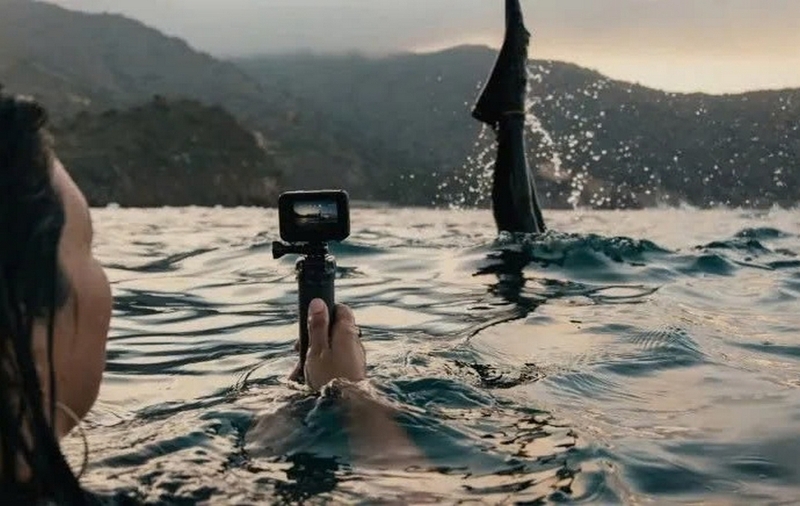 Đi biển nên dùng flycam hay camera hành động ảnh 5