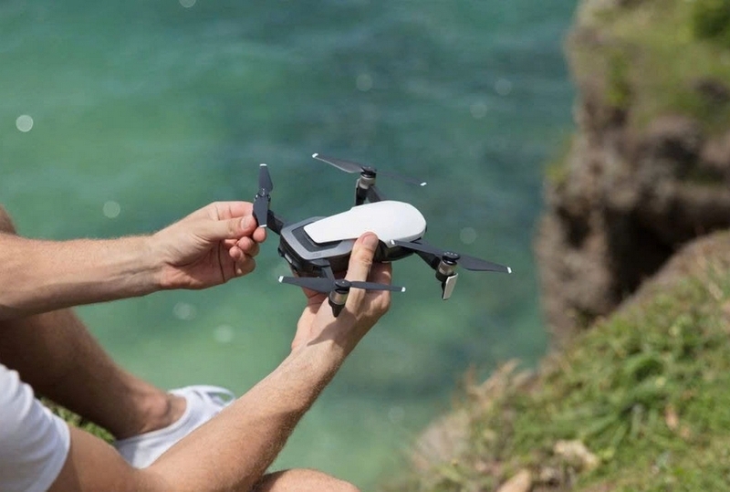 Đi biển nên dùng flycam hay camera hành động ảnh 6