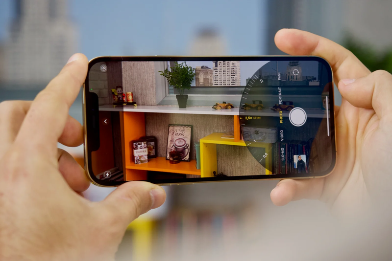 Điện thoại có camera AI iphone 13 2.png
