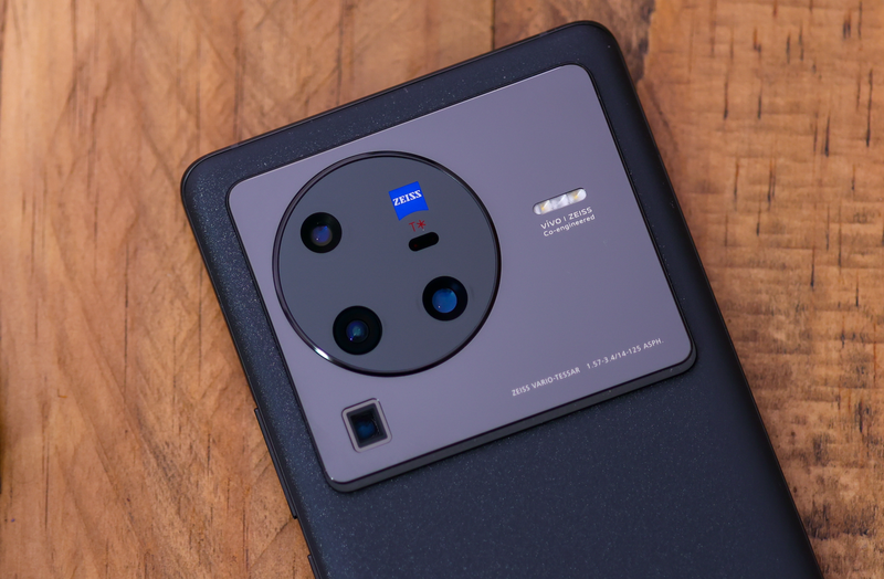 Điện thoại có camera Zeiss 1.png