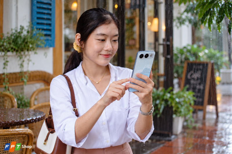 OPPO A7 Pro có khả năng chống chịu bền bỉ trước mưa bão