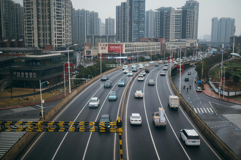 Highway là danh từ chỉ tuyến đường lớn dành cho giao thông đường dài