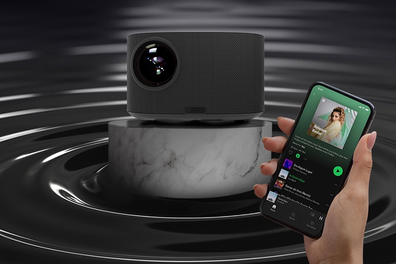 Eroc Mega còn được trang bị hệ thống âm thanh Dolby Audio với hai loa công suất 5W