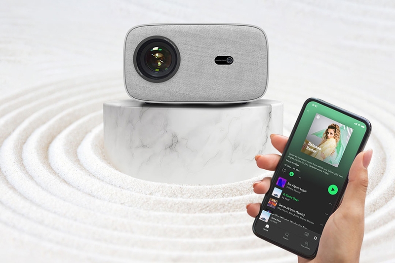 Eroc Monet còn tích hợp loa 5W công nghệ Surround Sound