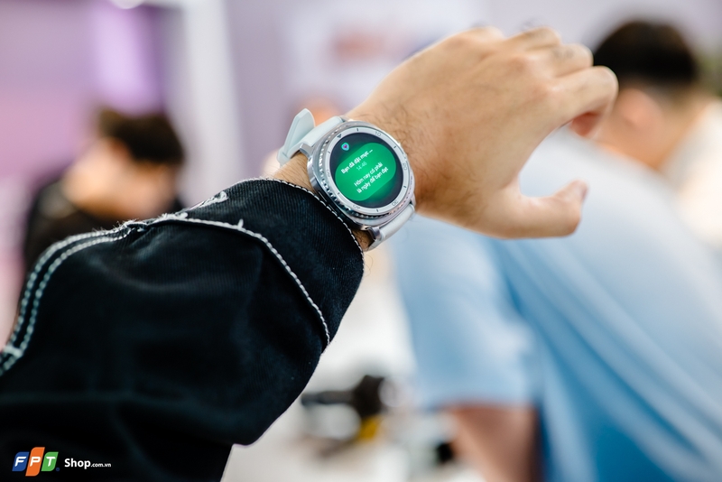 Đồng hồ chạy trên nền tảng WearOS 6 với giao diện One UI 8 Watch được cải tiến