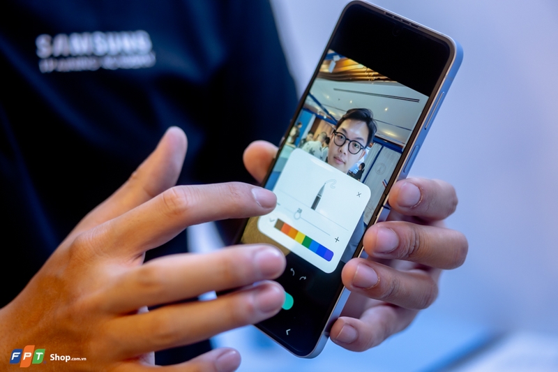 Trên tay Samsung Galaxy Z Flip6 tại Việt Nam (ảnh 19)