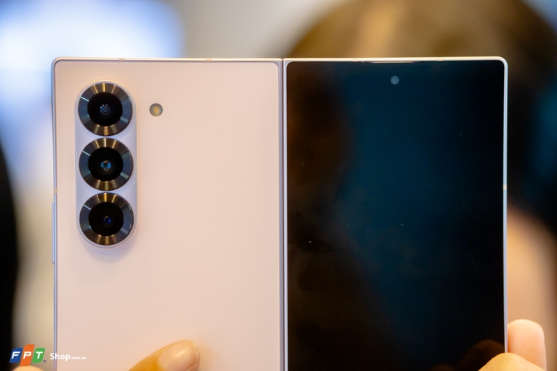 Hệ thống camera trên Galaxy Z Fold6