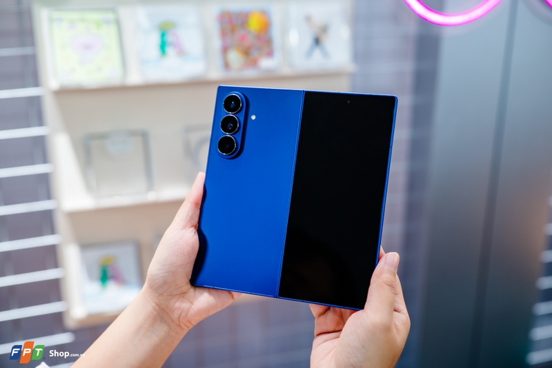 Phần khung viền sử dụng chất liệu Advanced Armor Aluminum