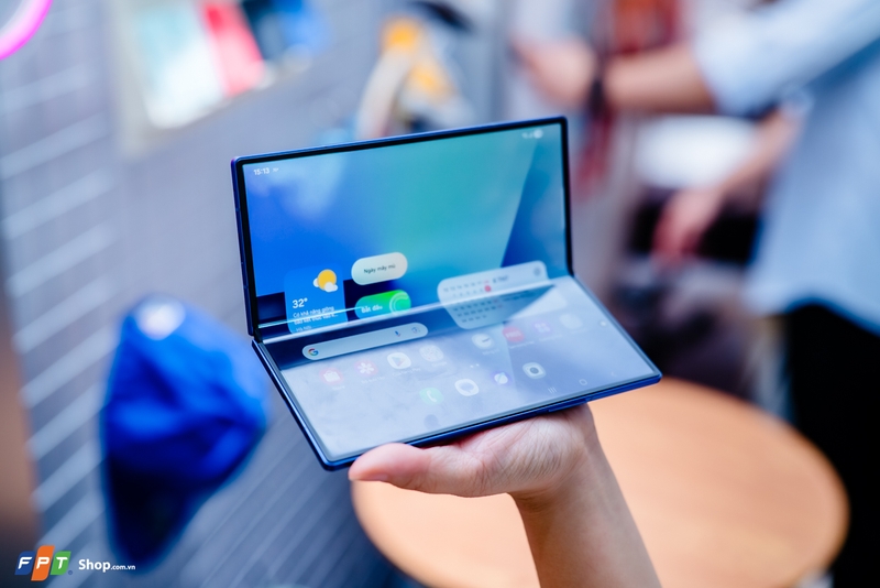 Thiết kế bản lề Armor FlexHinge còn giảm thiểu đáng kể tình trạng nếp gấp ở giữa màn hình chính