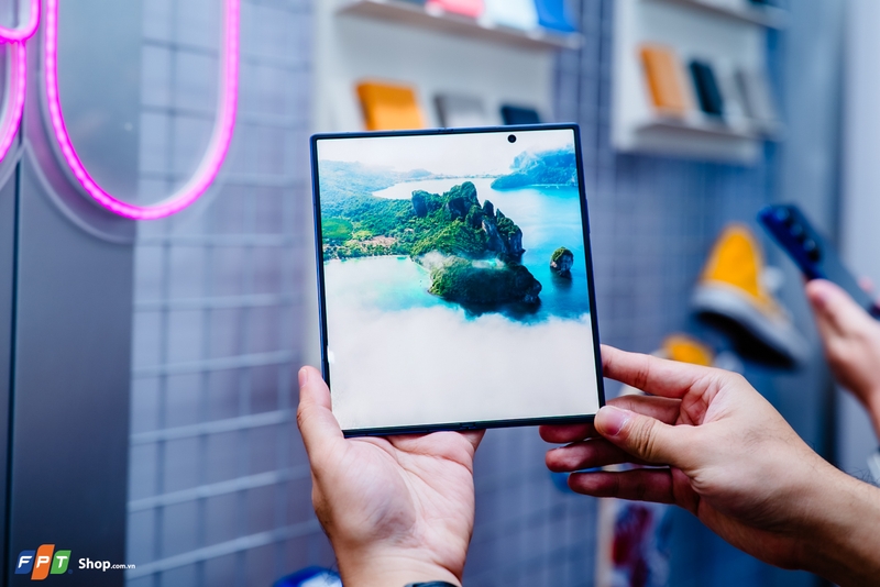 Galaxy Z Fold7 không còn được trang bị camera ẩn dưới màn hình như trên thế hệ trước