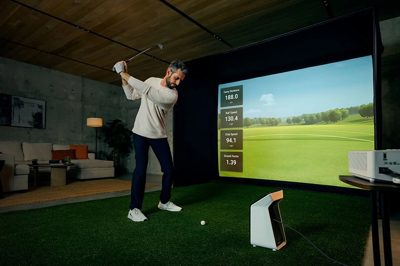 Approach R50 còn hỗ trợ kết nối HDMI, cho phép người dùng mở rộng không gian chơi golf