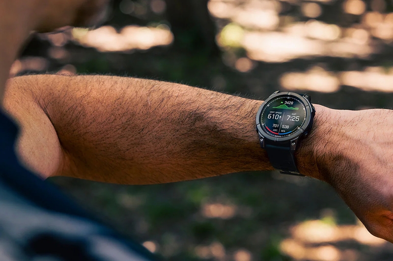 Đồng hồ hỗ trợ hệ thống định vị GPS đa băng tần