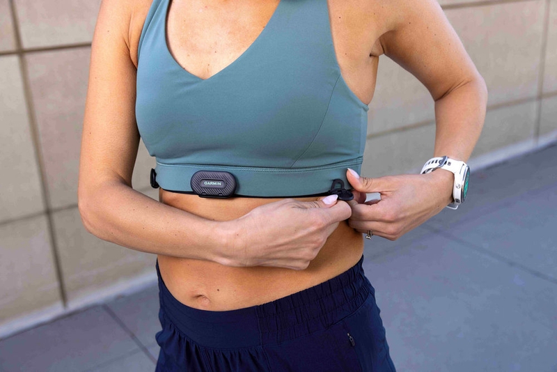 Garmin HRM FIT là một thiết bị đo nhịp tim tiên tiến và toàn diện