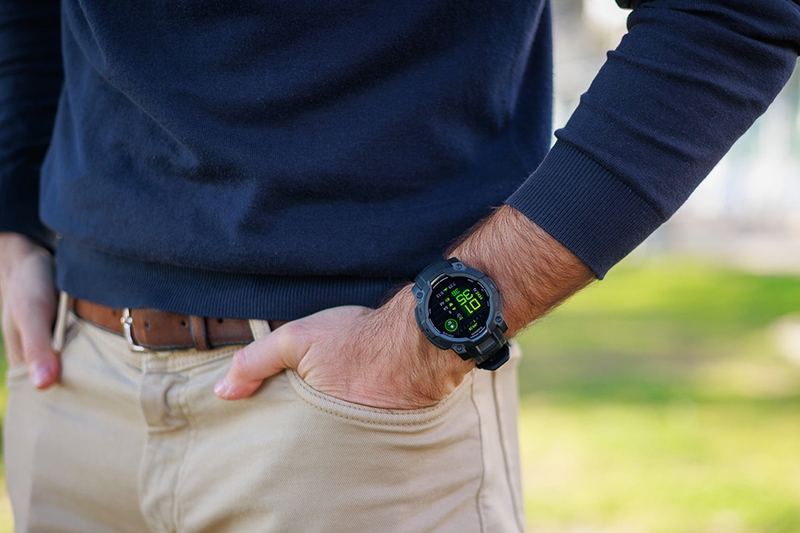 Instinct 3 AMOLED 45mm mang lại cảm giác đeo thoải mái