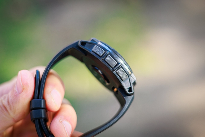 Garmin-Instinct-3-AMOLED-5.jpg