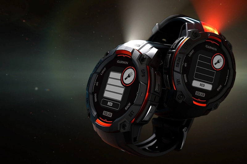 Instinct 3 45mm Solar tương thích với cả điện thoại Android và iOS
