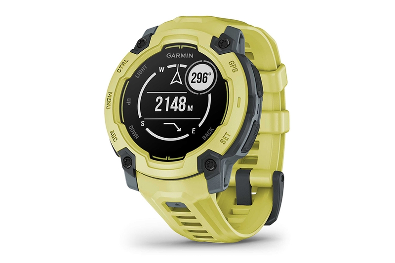 Về thiết kế, Garmin Instinct E 45mm giữ vững ngôn ngữ đặc trưng của dòng Instinct