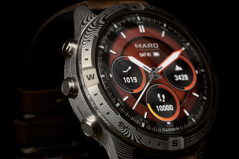 Mặt kính vòm Sapphire tinh tế được vuốt nhẹ tạo độ cong vòm