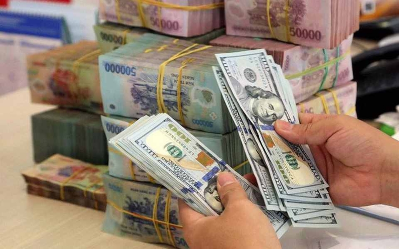 Sử dụng nhiều công cụ hỗ trợ đổi tiền