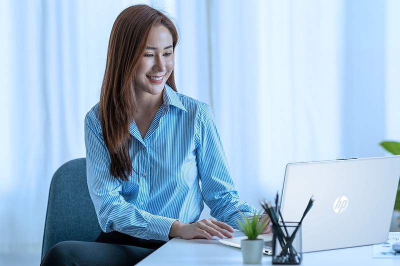 Bộ vi xử lý AMD Ryzen 7 7730U không chỉ giúp laptop vận hành mượt mà mà còn xử lý nhanh chóng mọi công việc.