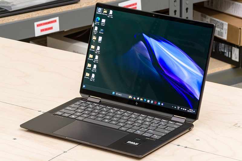 Với bộ nhớ RAM lên đến 32 GB, bạn có thể thoải mái chạy nhiều tác vụ nặng cùng lúc