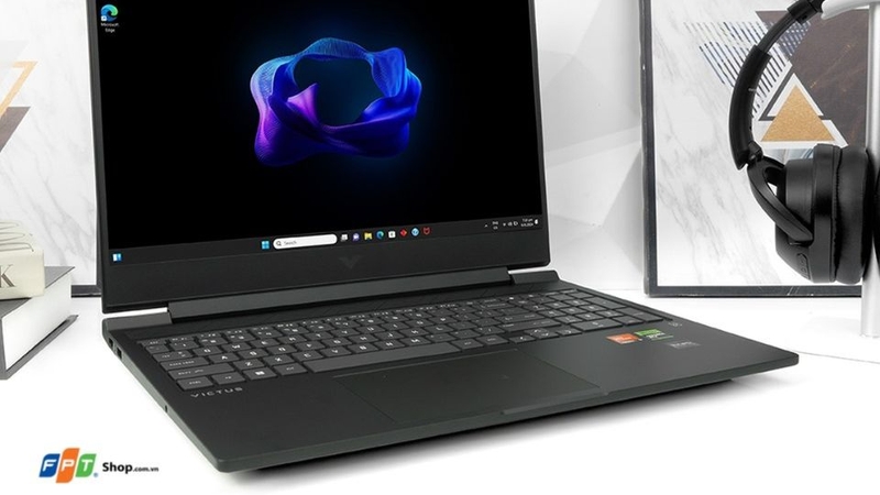 Victus 16-s0078AX R5-7640HS/16GB