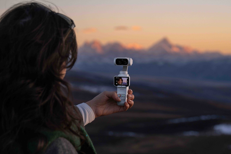 Insta360 Luna Ultra giá bao nhiêu 4