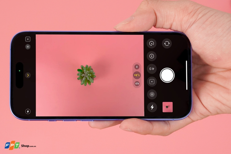 Đập hộp iPhone 16 - 14