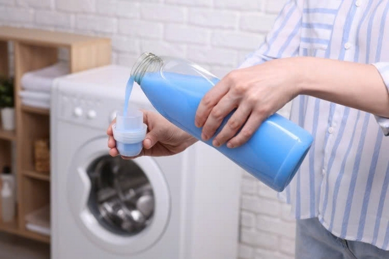 Khi nào mới đổ nước xả vào máy giặt ảnh 1