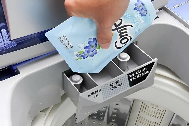 Khi nào mới đổ nước xả vào máy giặt ảnh 4