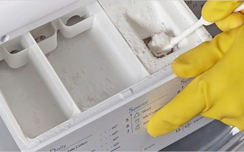 Khi nào mới đổ nước xả vào máy giặt ảnh 6