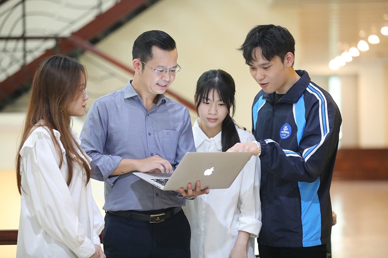 Nhóm ngành Sư phạm và Khoa học xã hội