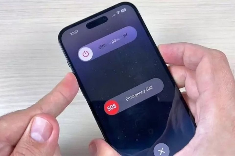 Khởi động lại iPhone