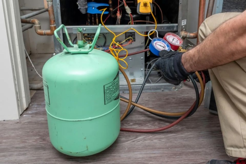 Kiểm tra v&agrave; bổ sung gas nếu thiếu