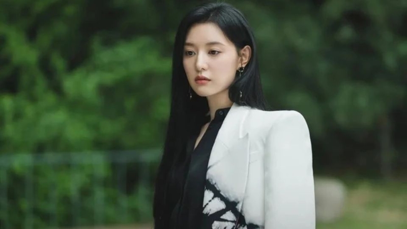 Kim Ji Won 7
