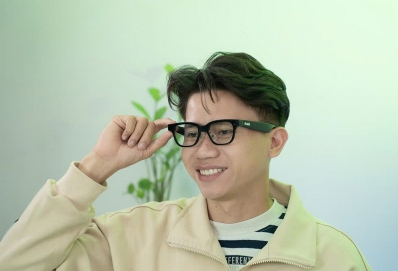 Kính thông minh cho người trẻ ảnh 1